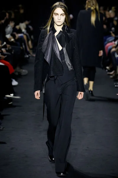 Look 10
